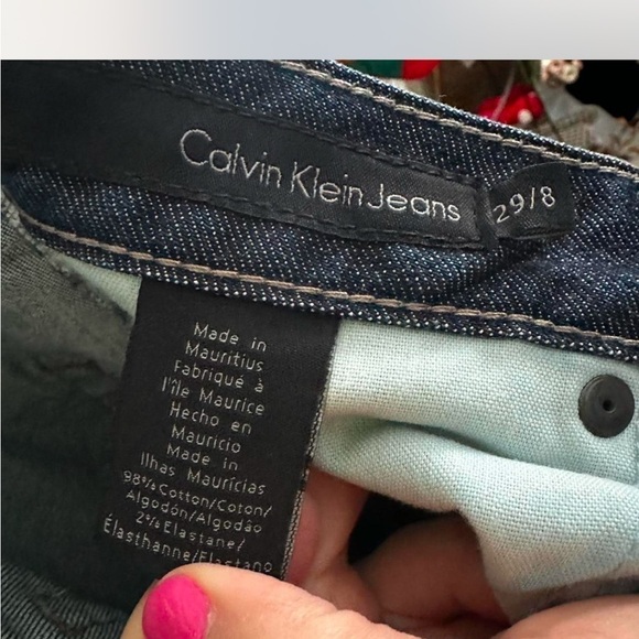 Calvin Klein Slim Fit Jeans Destructed Denim Mid Rise Dark Wash Women's S 29/8 - Picture 7 of 8